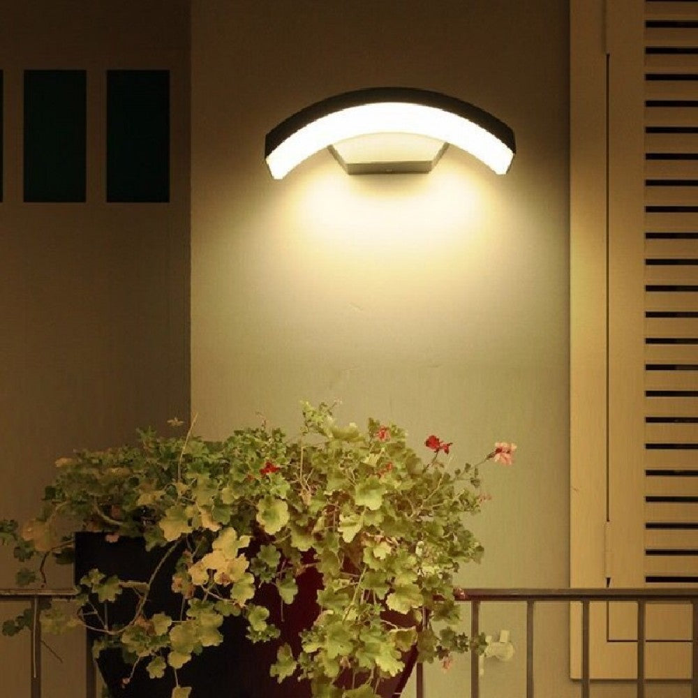 Aplica LED de exterior concava Neagra, 24W=160W, 3000K, lumina calda, 2160Lm, IP65